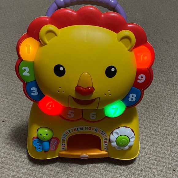 Fisher-Price 3-in-1 Sit, Stride &
Ride Interactive Lion - Picture 3 of 17